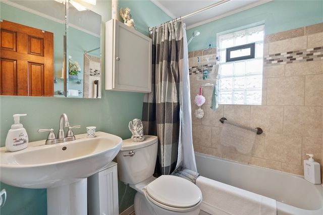 1615 Blossom Hill Rd, Castle Shannon, PA 15234
