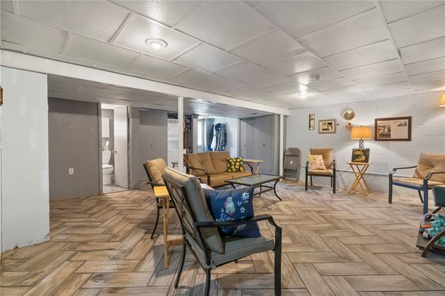 1615 Blossom Hill Rd, Castle Shannon, PA 15234