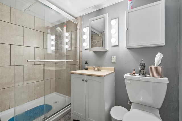1615 Blossom Hill Rd, Castle Shannon, PA 15234