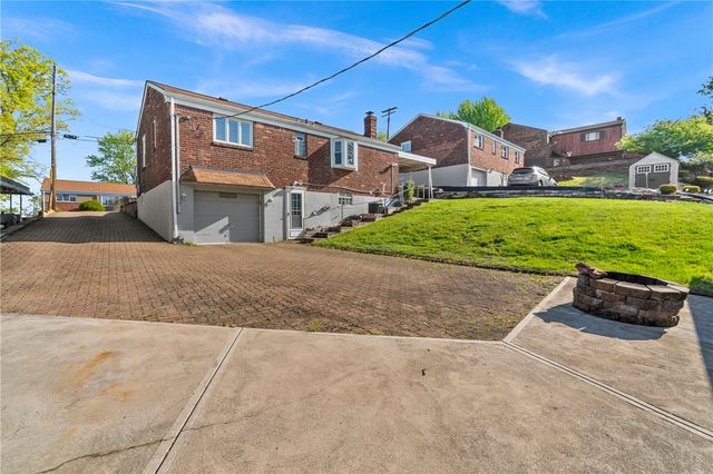 1615 Blossom Hill Rd, Castle Shannon, PA 15234