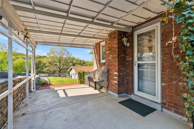 1615 Blossom Hill Rd, Castle Shannon, PA 15234