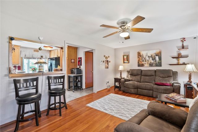 1615 Blossom Hill Rd, Castle Shannon, PA 15234