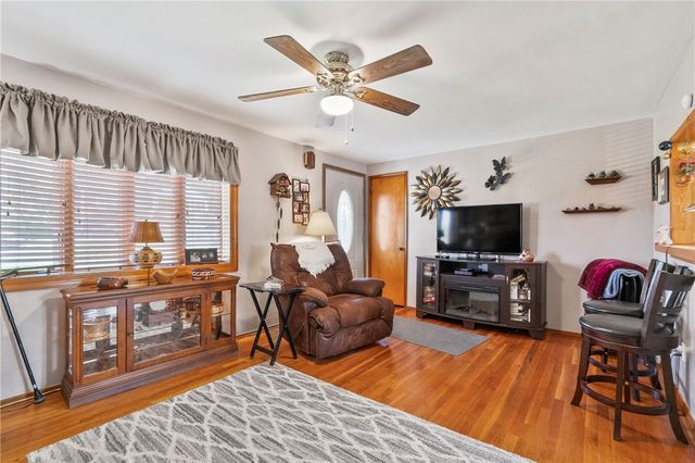 1615 Blossom Hill Rd, Castle Shannon, PA 15234