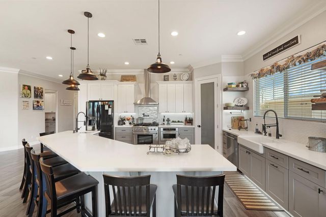 2125 Snyder Ln, Stockton, CA 95215