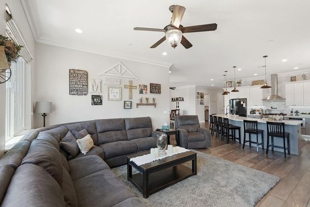 2125 Snyder Ln, Stockton, CA 95215