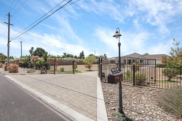 2125 Snyder Ln, Stockton, CA 95215