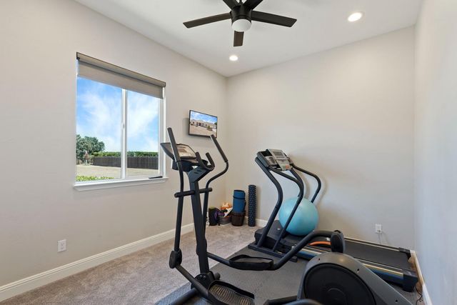 2125 Snyder Ln, Stockton, CA 95215