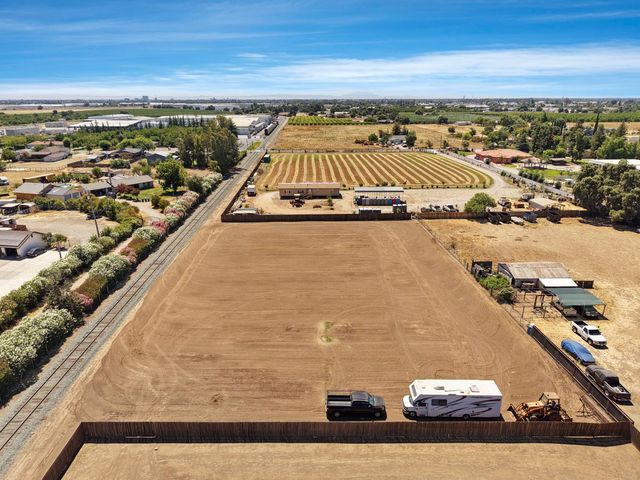 2125 Snyder Ln, Stockton, CA 95215