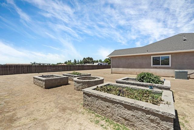 2125 Snyder Ln, Stockton, CA 95215