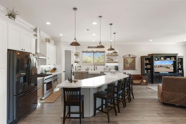 2125 Snyder Ln, Stockton, CA 95215