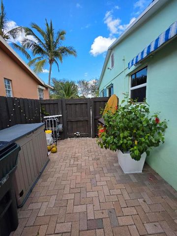 1519 14th Avenue N, Lake Worth Beach, FL 33460