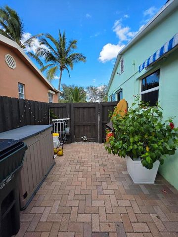 1519 14th Avenue N, Lake Worth Beach, FL 33460
