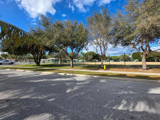 1519 14th Avenue N, Lake Worth Beach, FL 33460