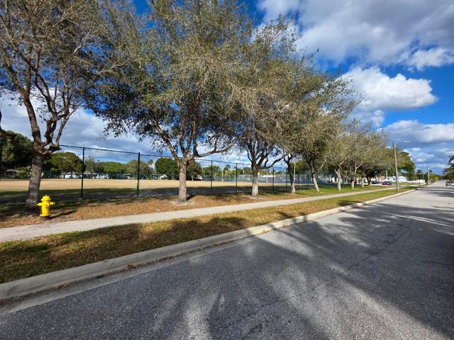 1519 14th Avenue N, Lake Worth Beach, FL 33460