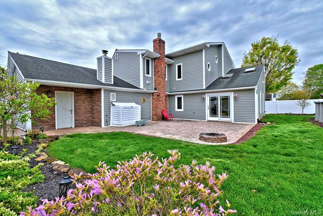 395 8th Street, Bohemia, NY 11716
