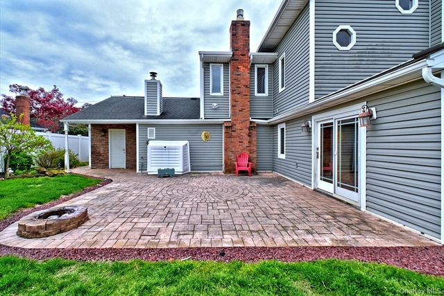 395 8th Street, Bohemia, NY 11716