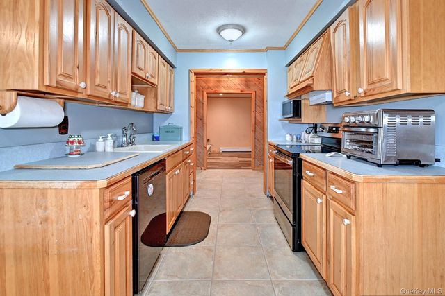 395 8th Street, Bohemia, NY 11716