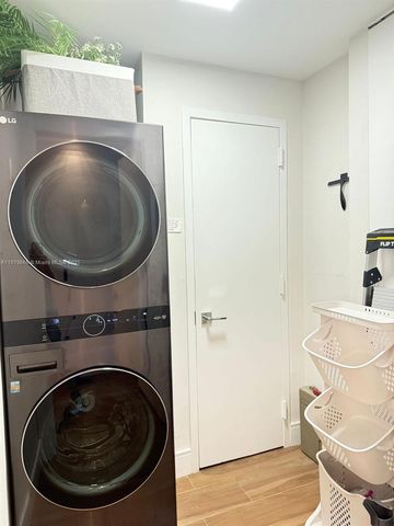 711 Crandon Blvd 401, Key Biscayne, FL 33149