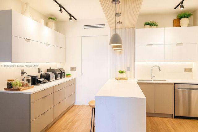 711 Crandon Blvd 401, Key Biscayne, FL 33149