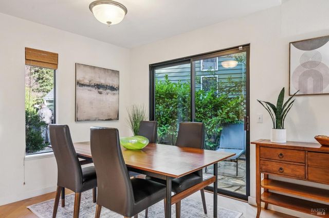 5 Creekside Dr, San Rafael, CA 94903