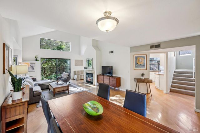 5 Creekside Dr, San Rafael, CA 94903