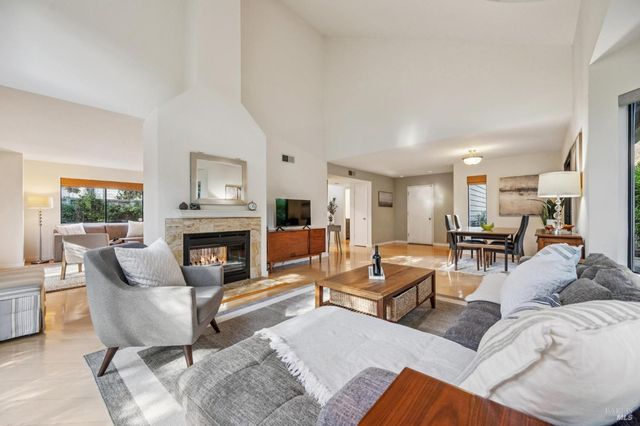 5 Creekside Dr, San Rafael, CA 94903