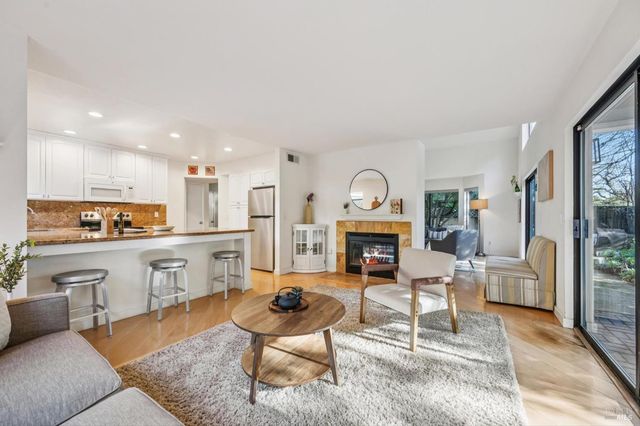 5 Creekside Dr, San Rafael, CA 94903