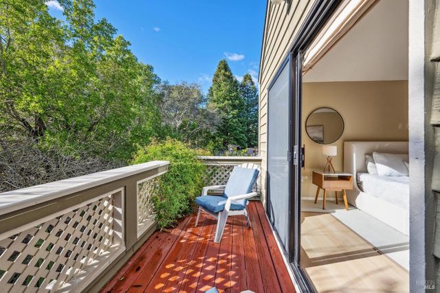 5 Creekside Dr, San Rafael, CA 94903