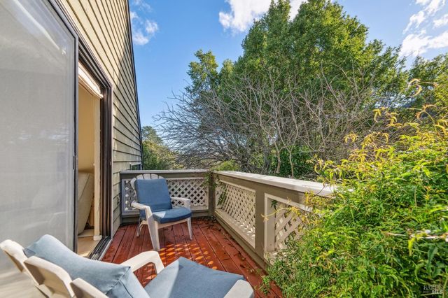 5 Creekside Dr, San Rafael, CA 94903