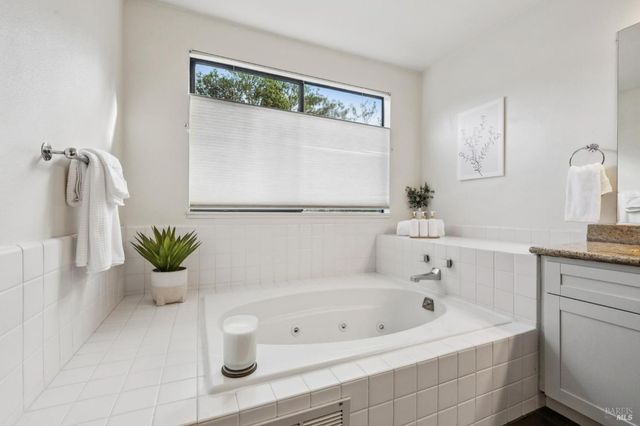 5 Creekside Dr, San Rafael, CA 94903