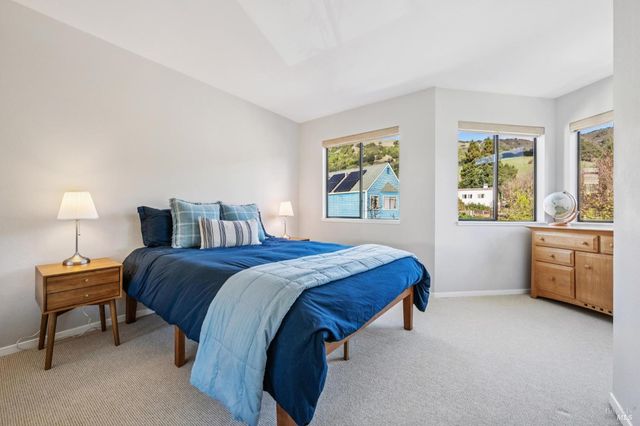 5 Creekside Dr, San Rafael, CA 94903