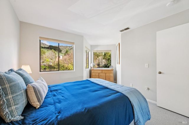 5 Creekside Dr, San Rafael, CA 94903