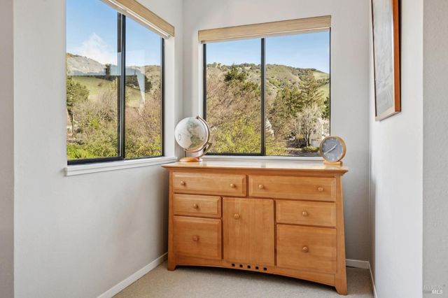 5 Creekside Dr, San Rafael, CA 94903