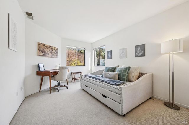 5 Creekside Dr, San Rafael, CA 94903