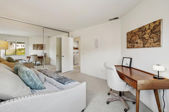 5 Creekside Dr, San Rafael, CA 94903