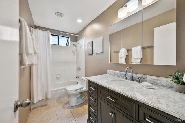 5 Creekside Dr, San Rafael, CA 94903