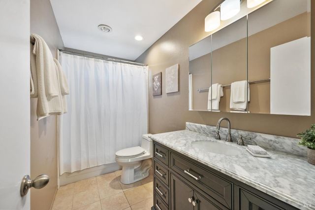 5 Creekside Dr, San Rafael, CA 94903