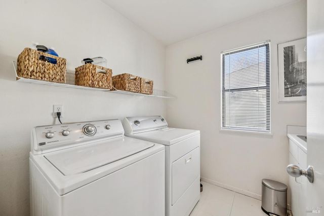 5 Creekside Dr, San Rafael, CA 94903