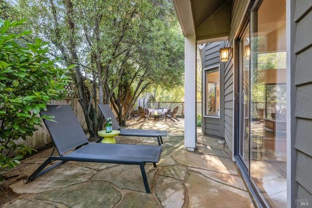 5 Creekside Dr, San Rafael, CA 94903