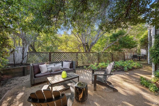 5 Creekside Dr, San Rafael, CA 94903