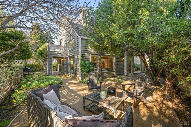 5 Creekside Dr, San Rafael, CA 94903