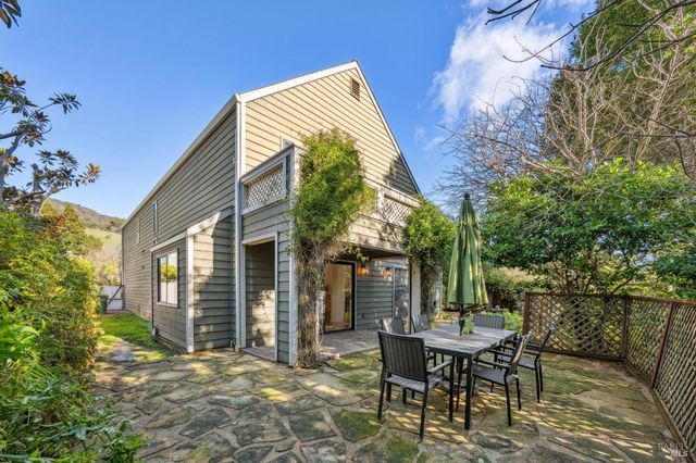 5 Creekside Dr, San Rafael, CA 94903