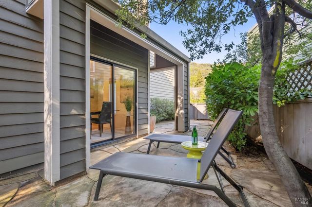 5 Creekside Dr, San Rafael, CA 94903