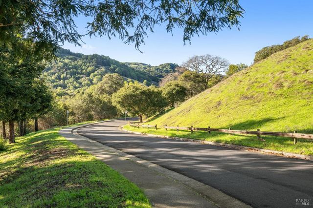 5 Creekside Dr, San Rafael, CA 94903