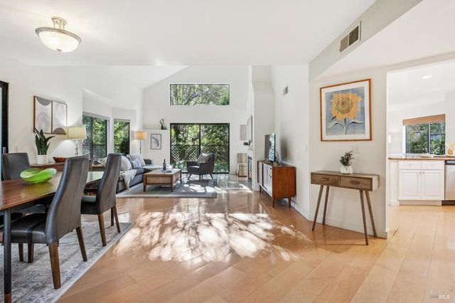 5 Creekside Dr, San Rafael, CA 94903