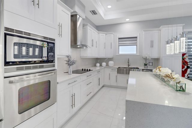 2394 45TH AVENUE NE, Naples, FL 34120