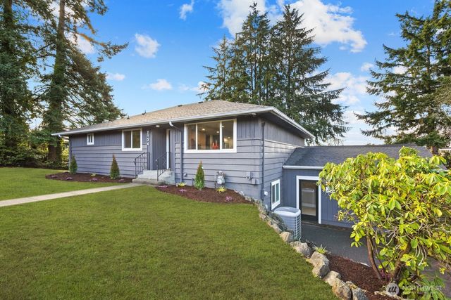 2734 Sunset Drive W, University Place, WA 98466