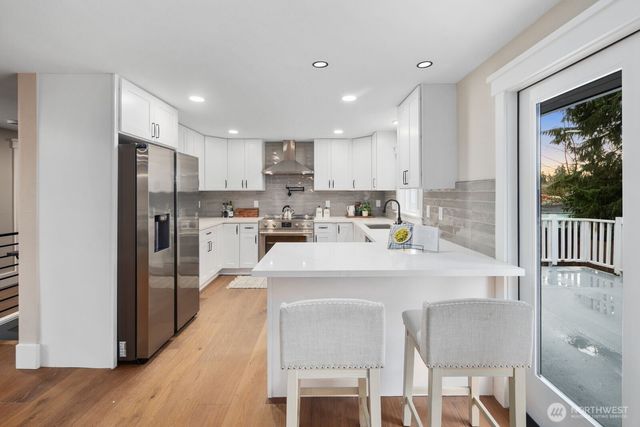 2734 Sunset Drive W, University Place, WA 98466