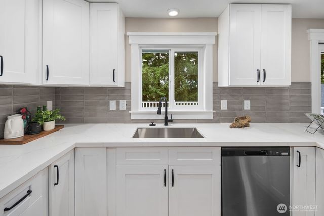 2734 Sunset Drive W, University Place, WA 98466