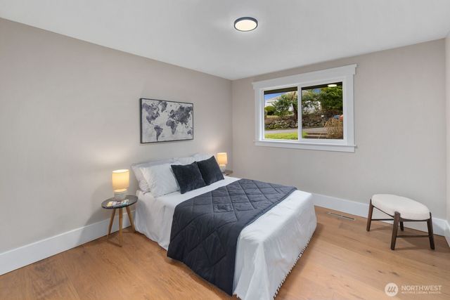 2734 Sunset Drive W, University Place, WA 98466